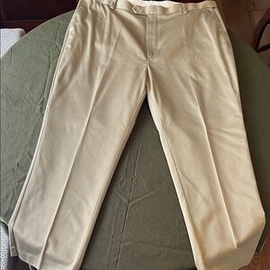 Roundtree & Yorke Classic Khaki Chinos